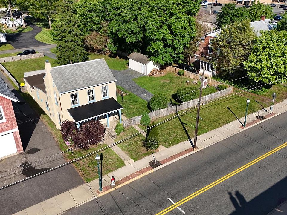 1st image of 431 Main St