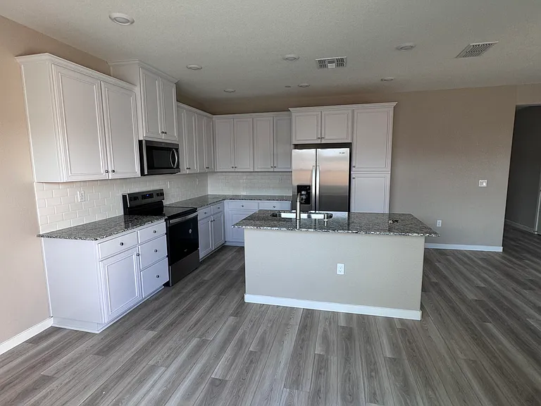 2791 Bedell St — Photo 3