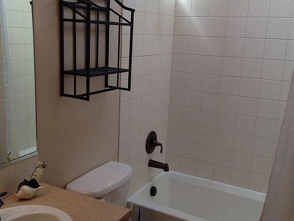5th image of 4010 E 41st Ave