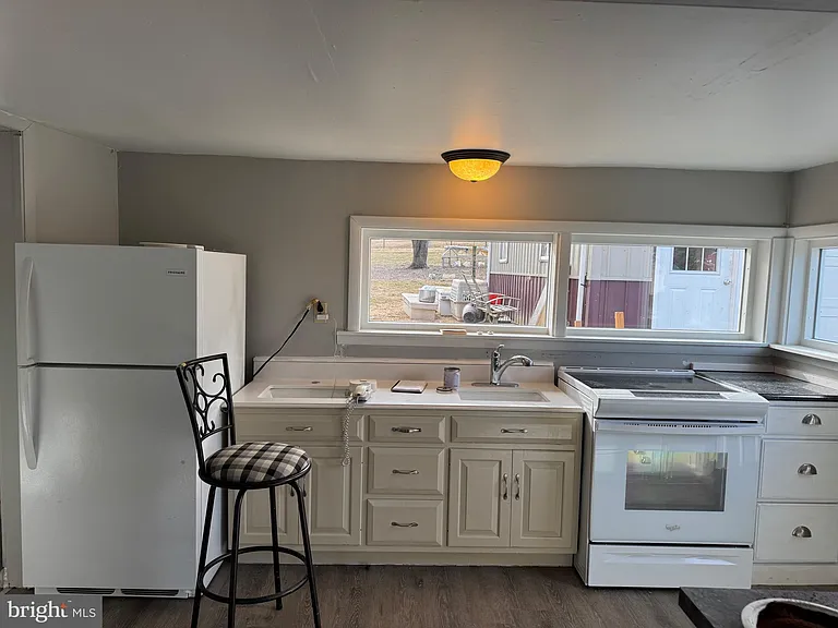 749 Center Rd — Photo 9