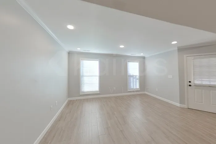 4 bed, 2.0 bath, 1600 sqft, $2,075 — Photo 3