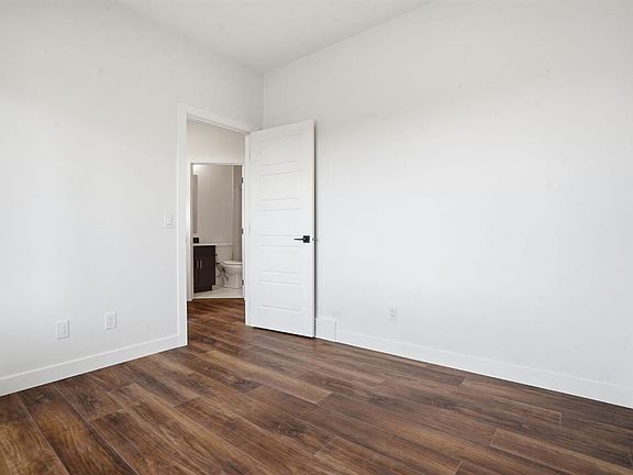 5th image of 499 S Lawthorn Way SE