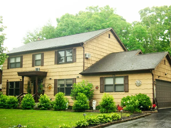 4 John Vincent Court, Centereach, NY 11720