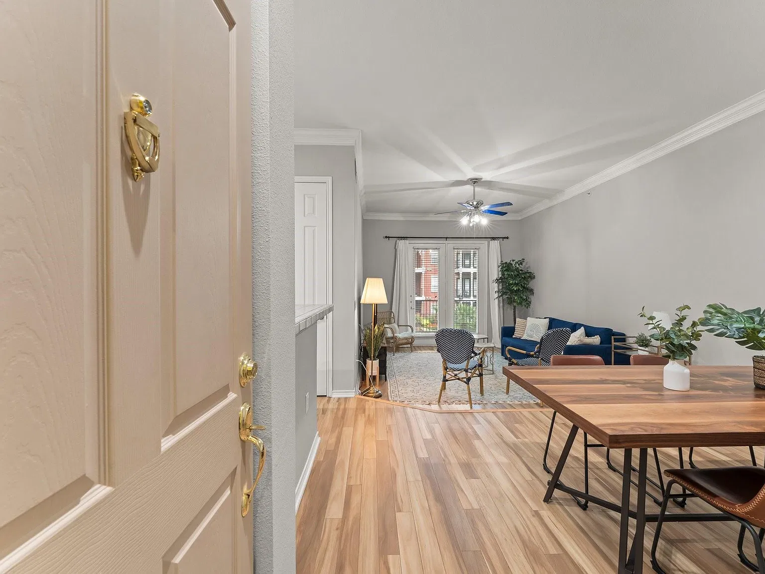 2 bed, 1.0 bath, 940 sqft, $2,800 — Photo 3