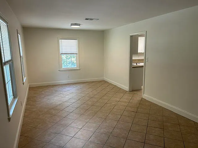 3 bed, 1200 sqft, $2,195 — Photo 2