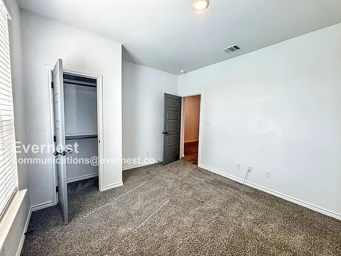 2123 Hornbeam St — Photo 12