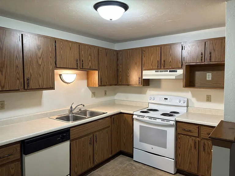 Make Lake Street Apartments YOUR Home!! — Photo 6