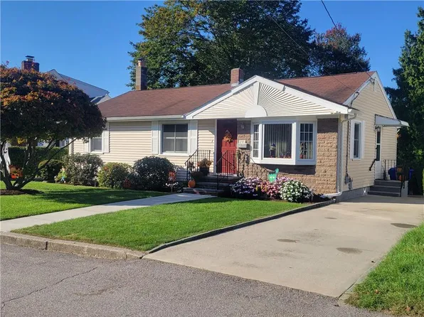 23 A Whipple Ct, North Providence, RI 02911