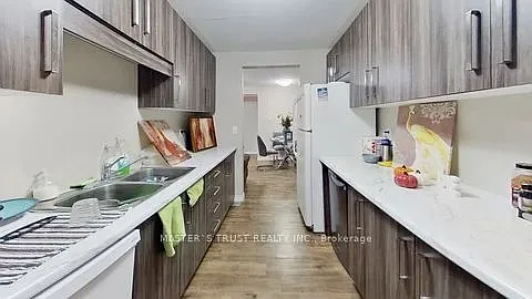 117 Erb St W #4 — Photo 3