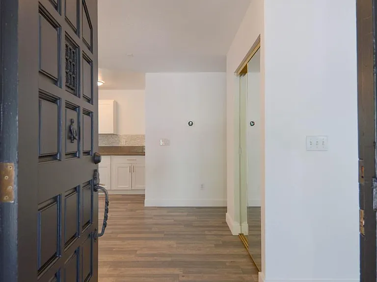 1321 Astoria Dr — Photo 7