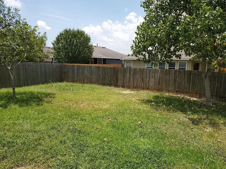 315 Feathergrass Dr — Photo 28