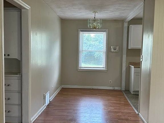 3rd image of 1635 N Bluff Ave