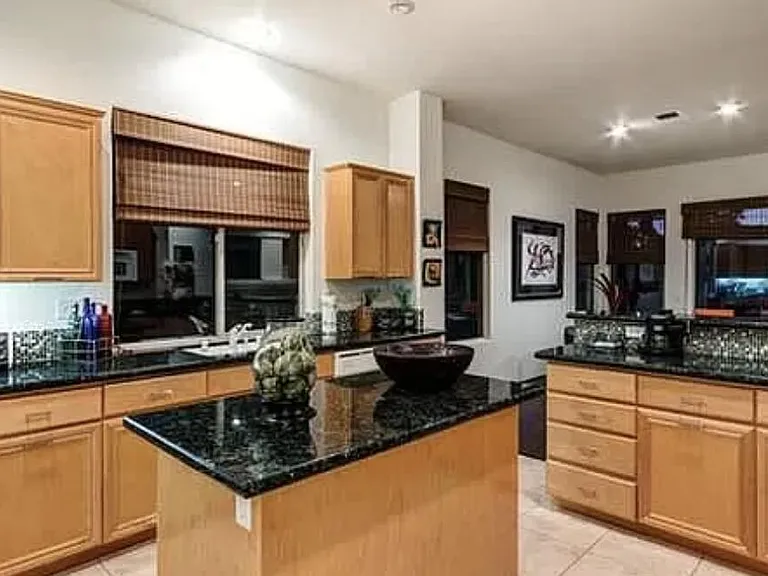 129 E Kavenish Dr — Photo 16
