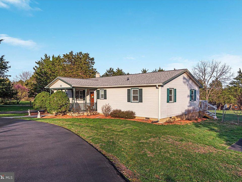 1st image of 15 River Lakes Dr