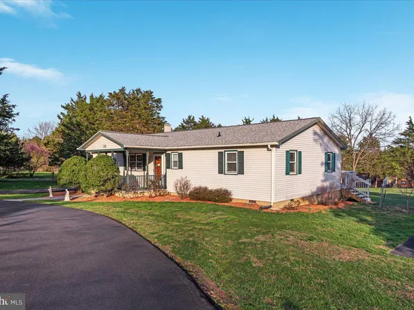 15 River Lakes Dr, Strasburg, VA 22657