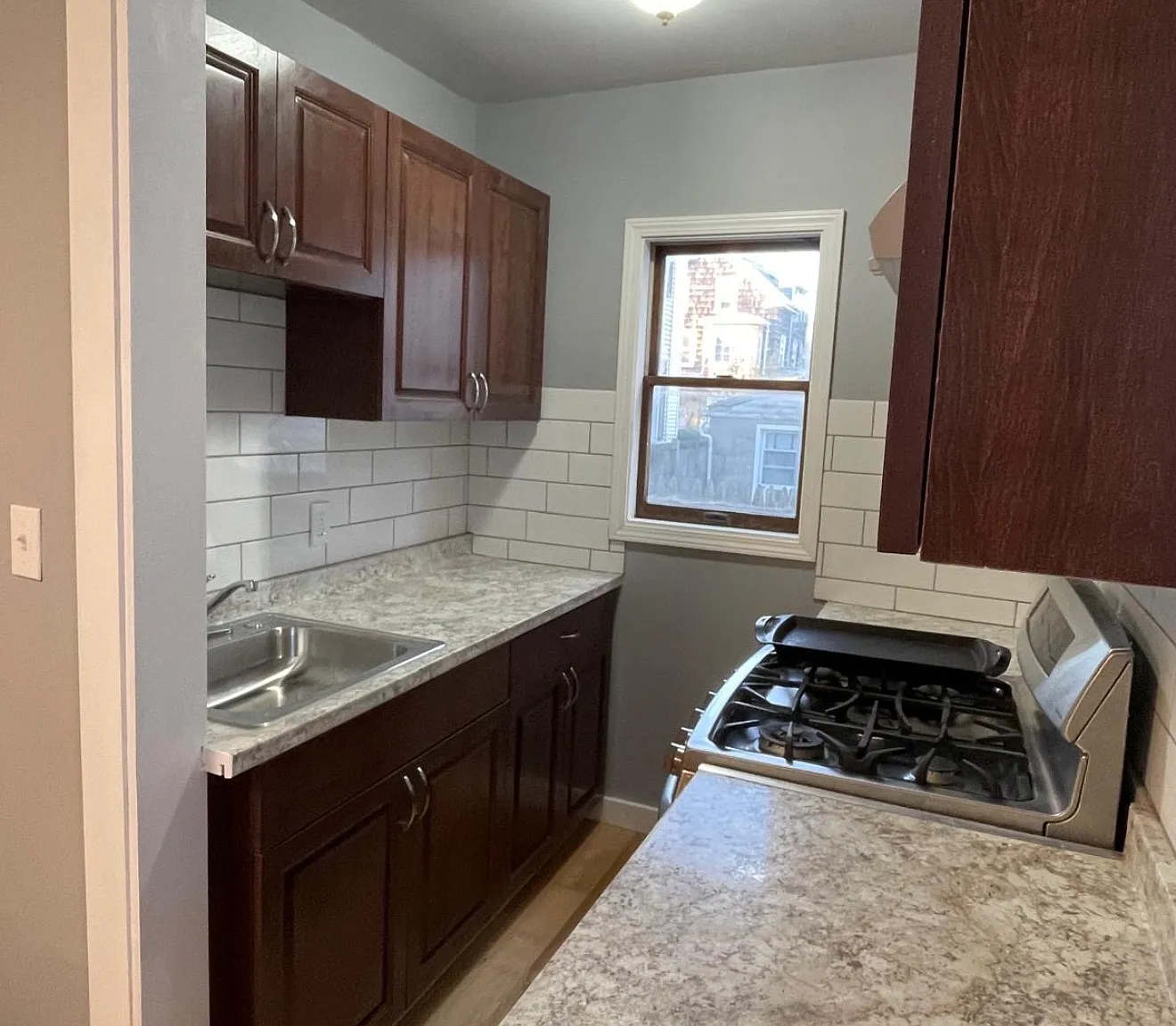 3 bed, 1200 sqft, $1,800 — Photo 2