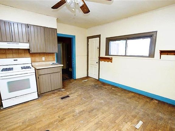 3rd image of 321 W Main St