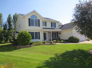 820 W Davies Ct, Eldridge, IA