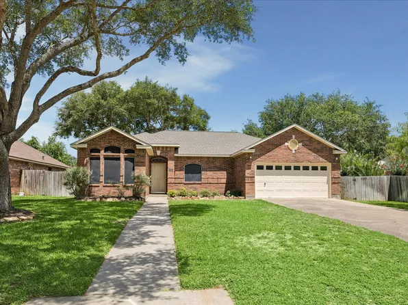 1201 Shadowlake Dr, Sealy, TX 77474