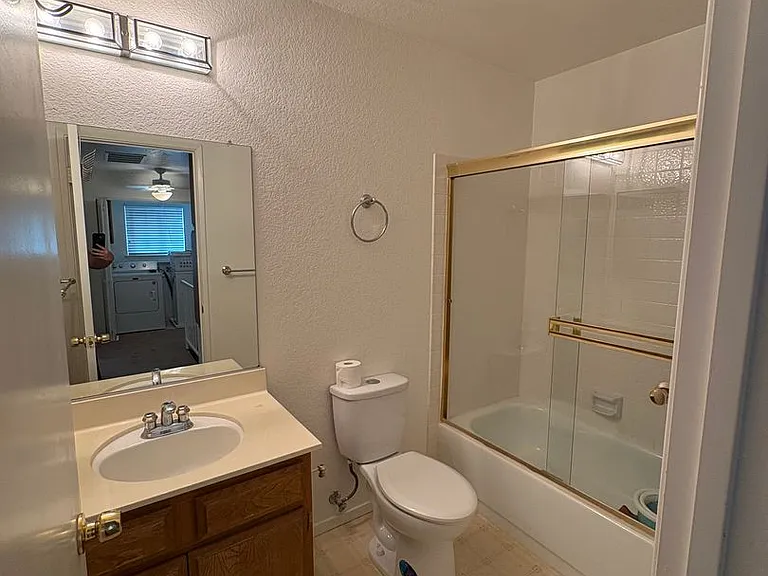 628 Saratoga Ct — Photo 20