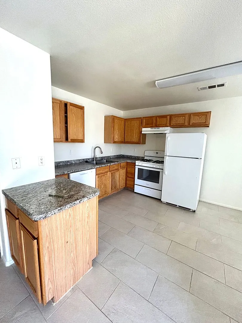 73871 South Slope Dr — Photo 4