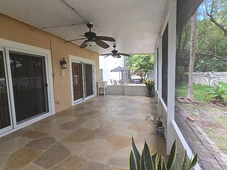 10351 NW 7th St — Photo 34