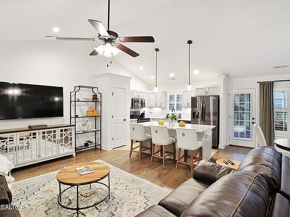 2nd image of 5422 Laurel Creek Way