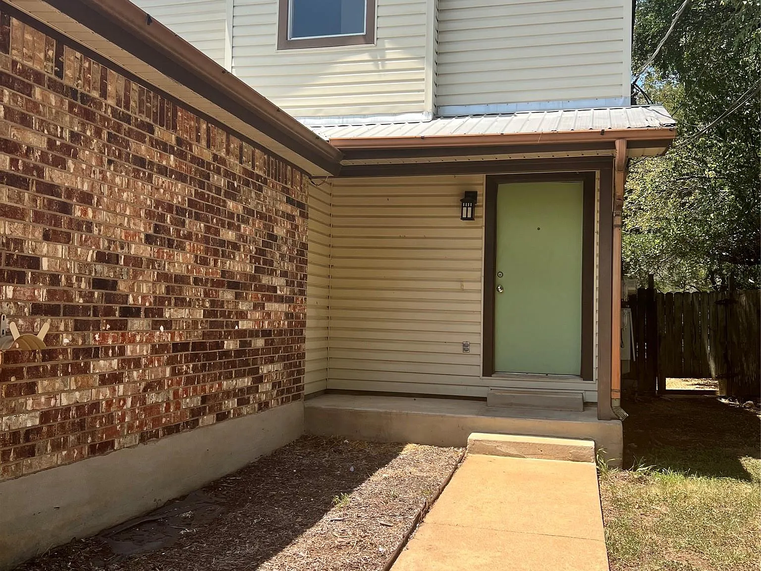2 bed, 1.5 bath, 1820 sqft, $1,495 — Photo 2