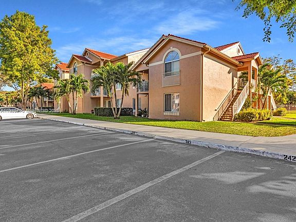 3rd image of 15770 SW 106th Ter APT 303