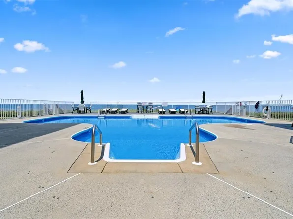 2421 Ocean Shore Cres APT 402, Virginia Beach, VA 23451