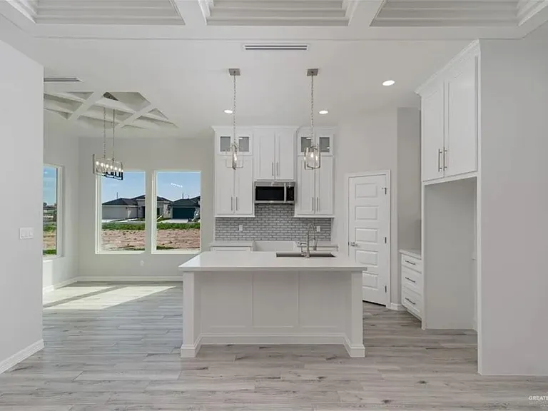 2700 E Comal Rd — Photo 3