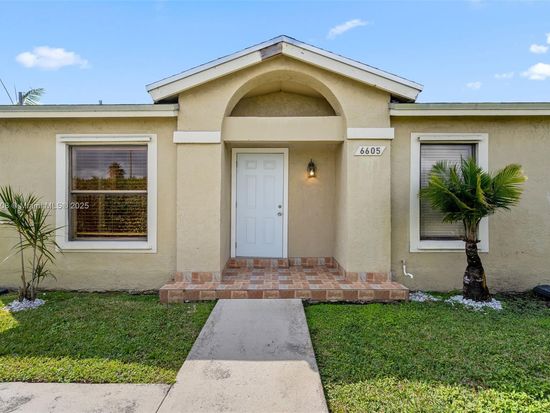 6605 SW 152nd Ct #5-40, Miami, FL 33193