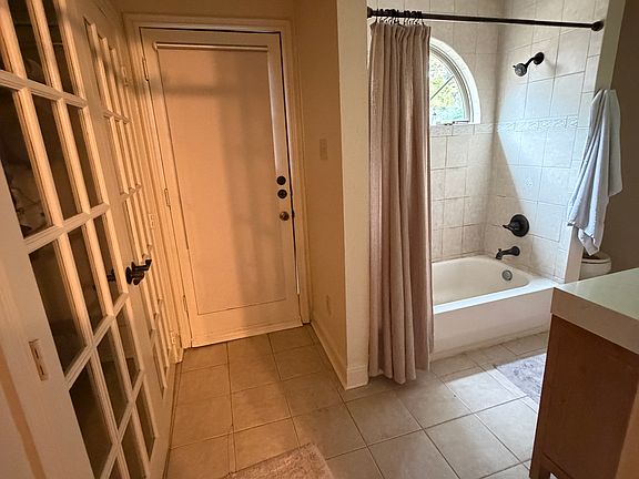 4th image of 6324 Velasco Ave