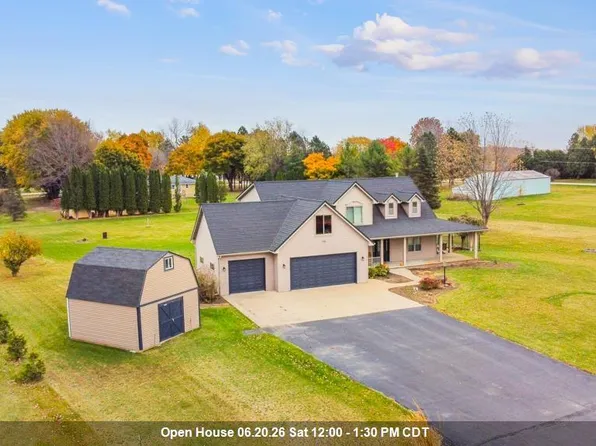 8120 Challenger Dr, Neenah, WI 54956