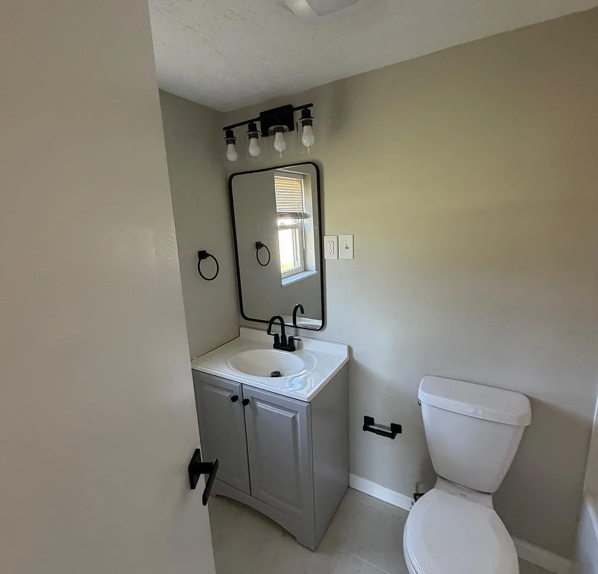 3 bed, $1,750 — Photo 1