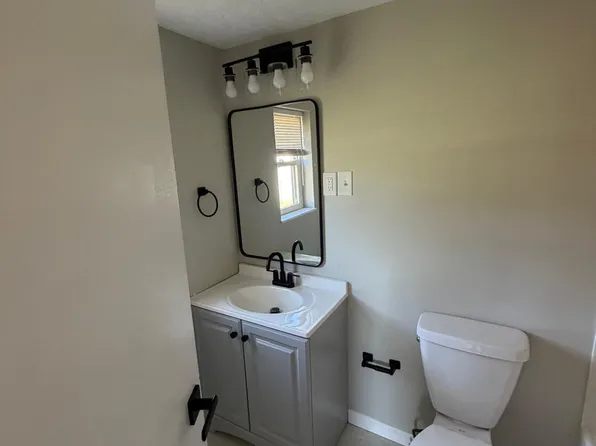 215 Latimer Ave, Strabane, PA 15363