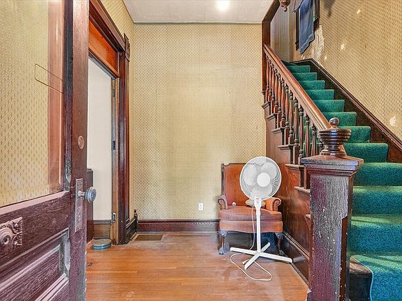 4th image of 319 W Market St