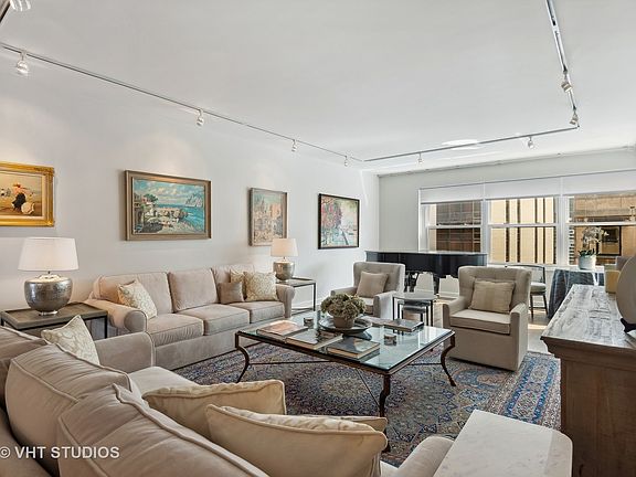 4th image of 1335 N Astor St APT 13C