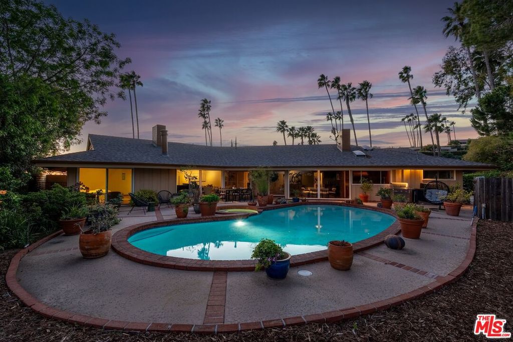 2200 Jeffersonia Way, Los Angeles, CA - View 2