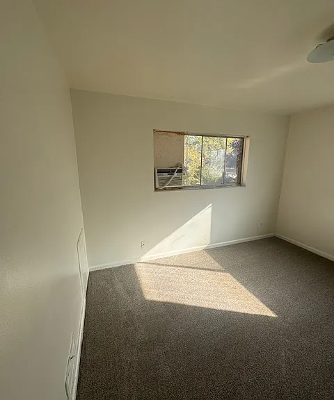 951 E Logan Ave #B — Photo 11
