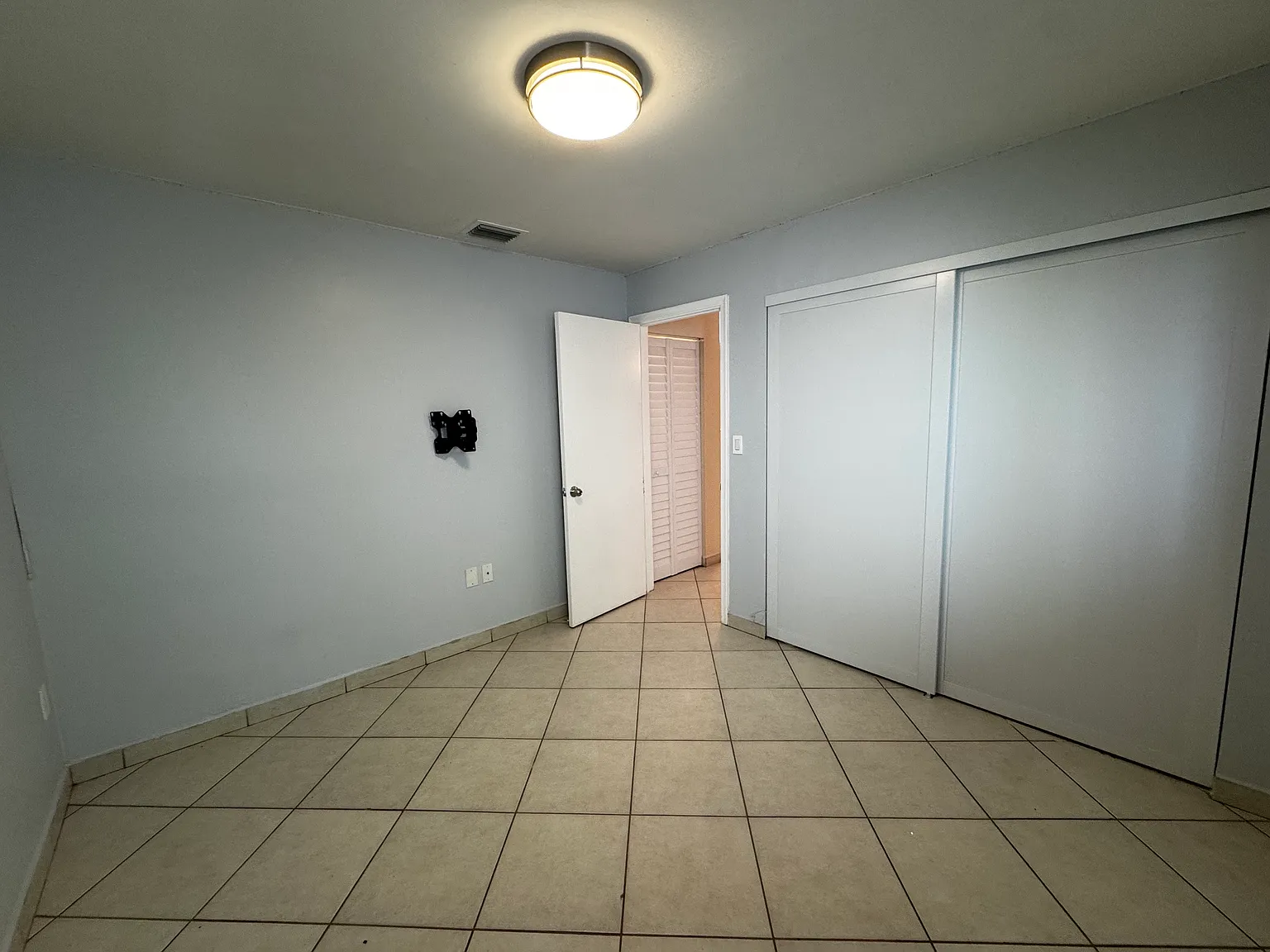 2 bed, 857 sqft, $2,100 — Photo 3
