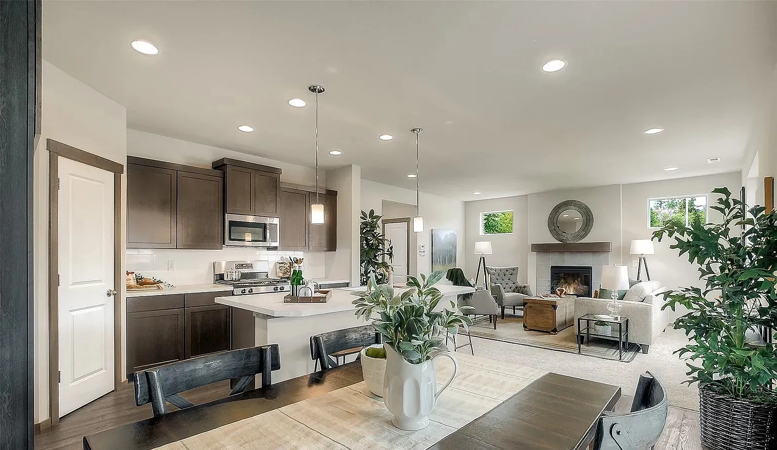 4 bed, 1888 sqft, $3,850 — Photo 4