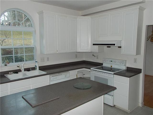2nd image of 1100 Greenwood Ridge Ct