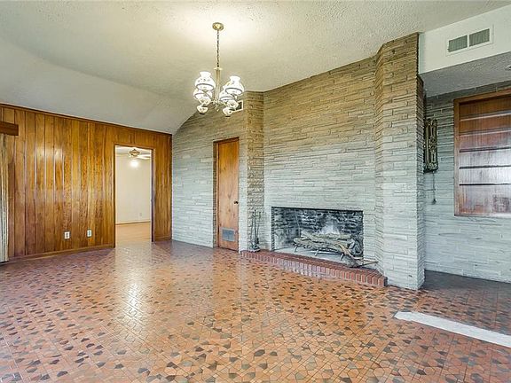 3rd image of 2217 Glencrest Dr