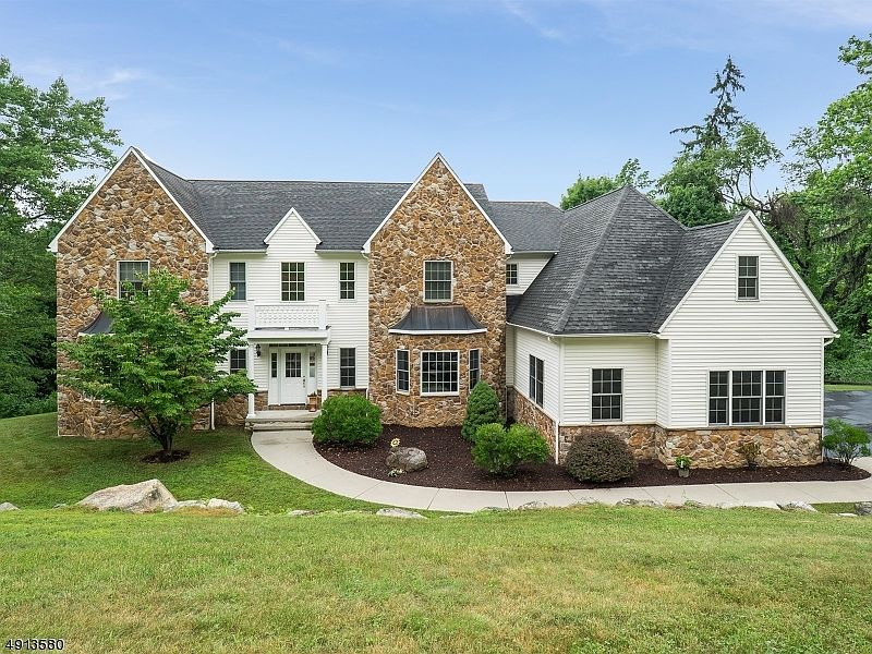 1st image of 9 Holland Cir