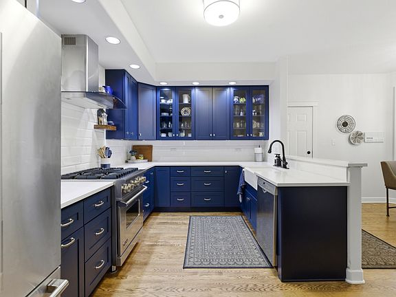 3rd image of 18 Moorings Dr