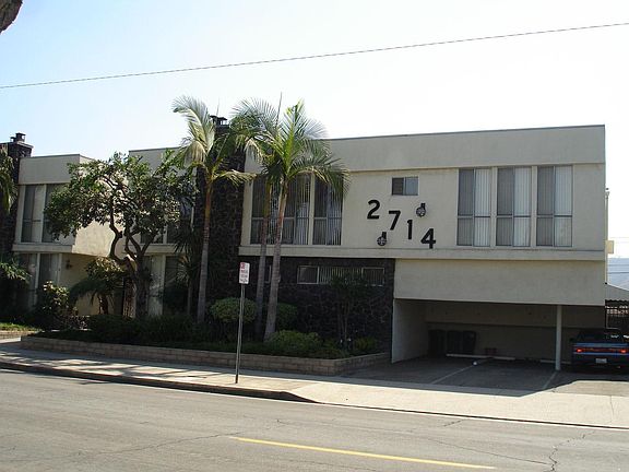 4th image of 2714 W Clark Ave #G1