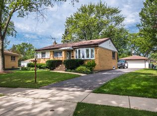 524 Cambridge Rd, Des Plaines, IL 60016