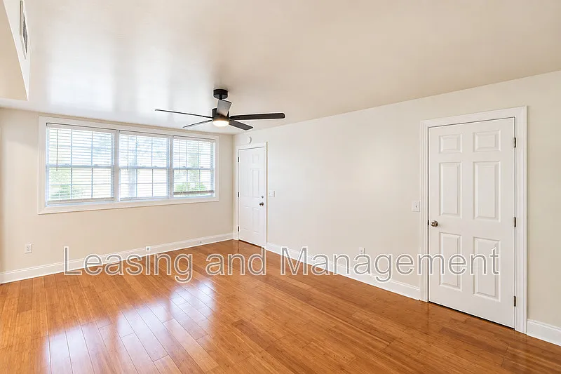 2 bed, 1.0 bath, 810 sqft, $2,200 — Photo 4
