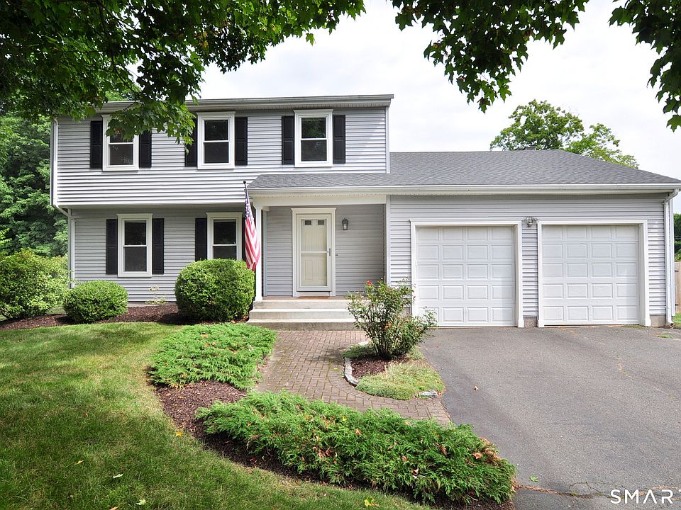 1st image of 28 Somerset Drive